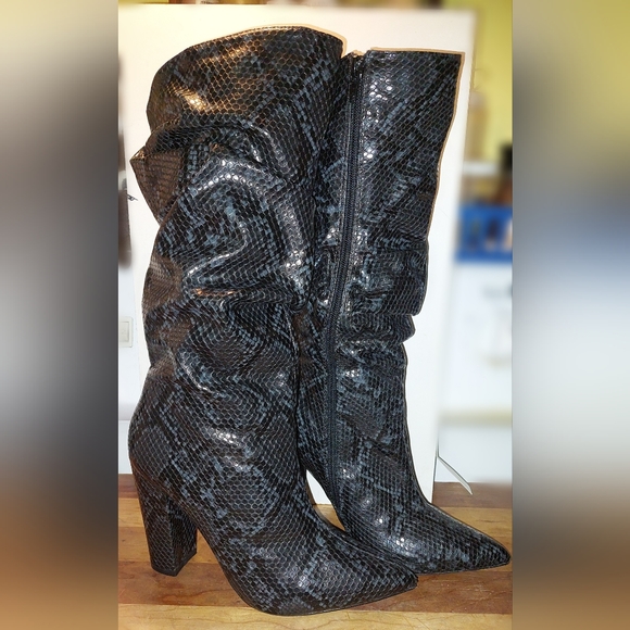 Faux Snakeskin knee-high Boots - Picture 1 of 4